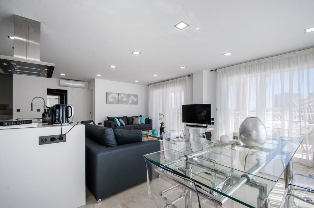 דירות בנאלמדנה Gorgeous 170 Sq.M. Penthouse With Sea View Terraces מראה חיצוני תמונה