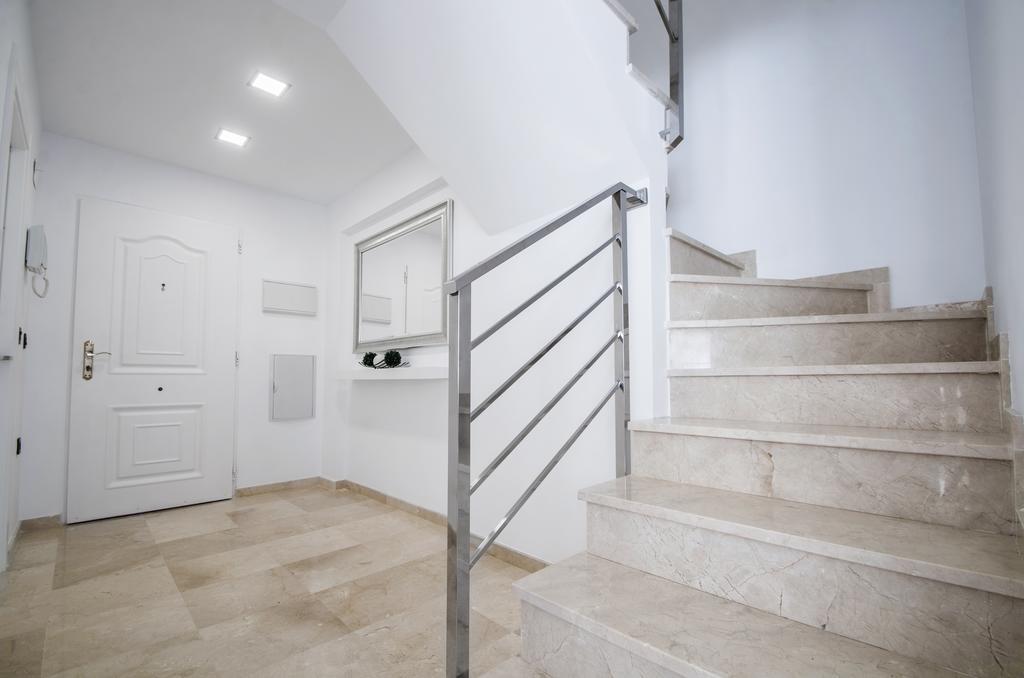 דירות בנאלמדנה Gorgeous 170 Sq.M. Penthouse With Sea View Terraces מראה חיצוני תמונה