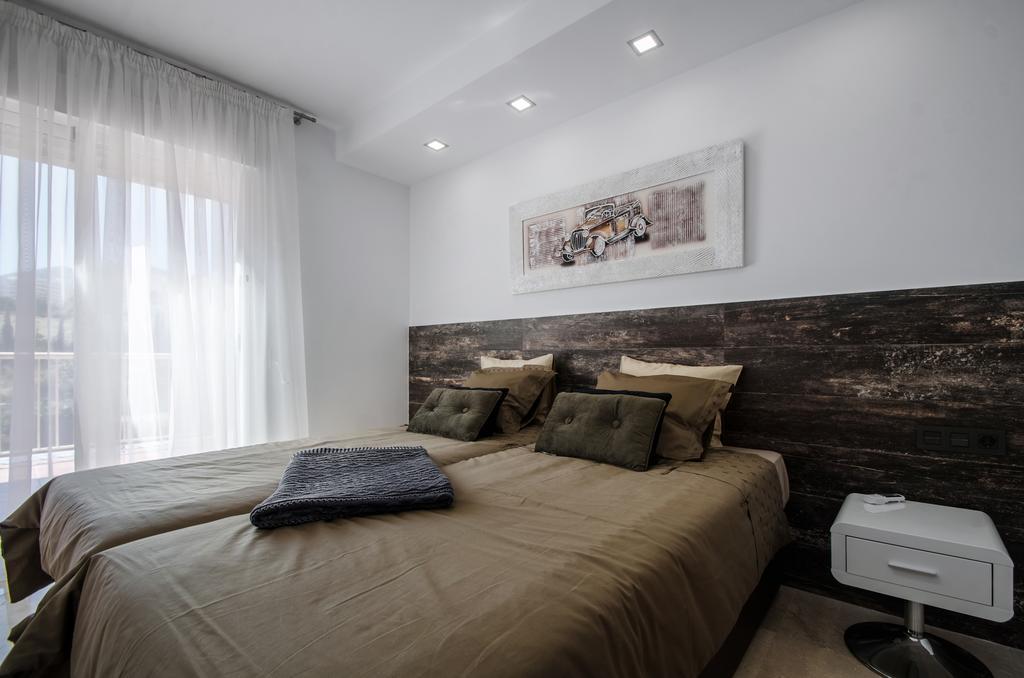 דירות בנאלמדנה Gorgeous 170 Sq.M. Penthouse With Sea View Terraces מראה חיצוני תמונה